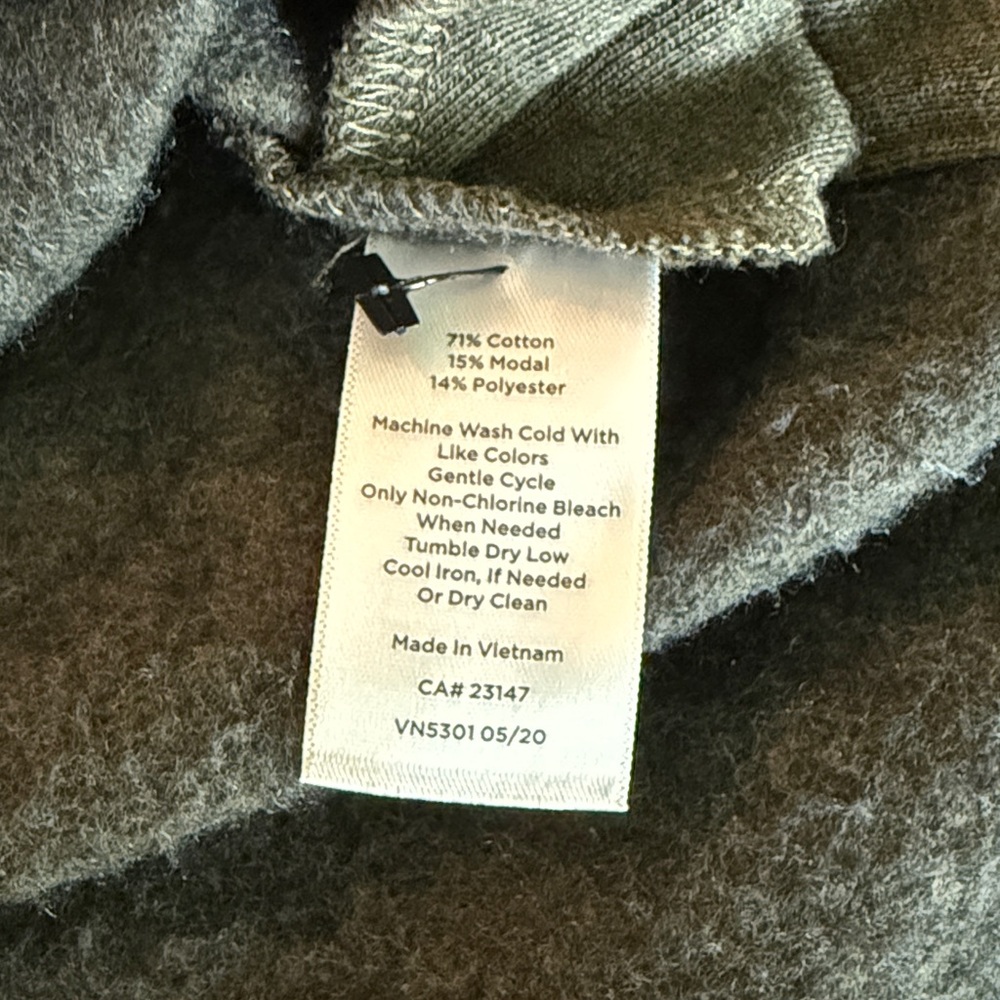 NWT Ladies Oversized turtleneck fleece lined top with gold detail cuffs sz LP - Picture 7 of 8